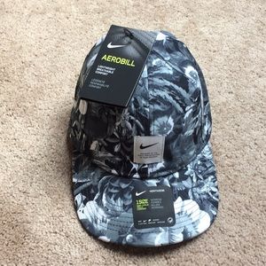 NWT Nike heritage 86 hat